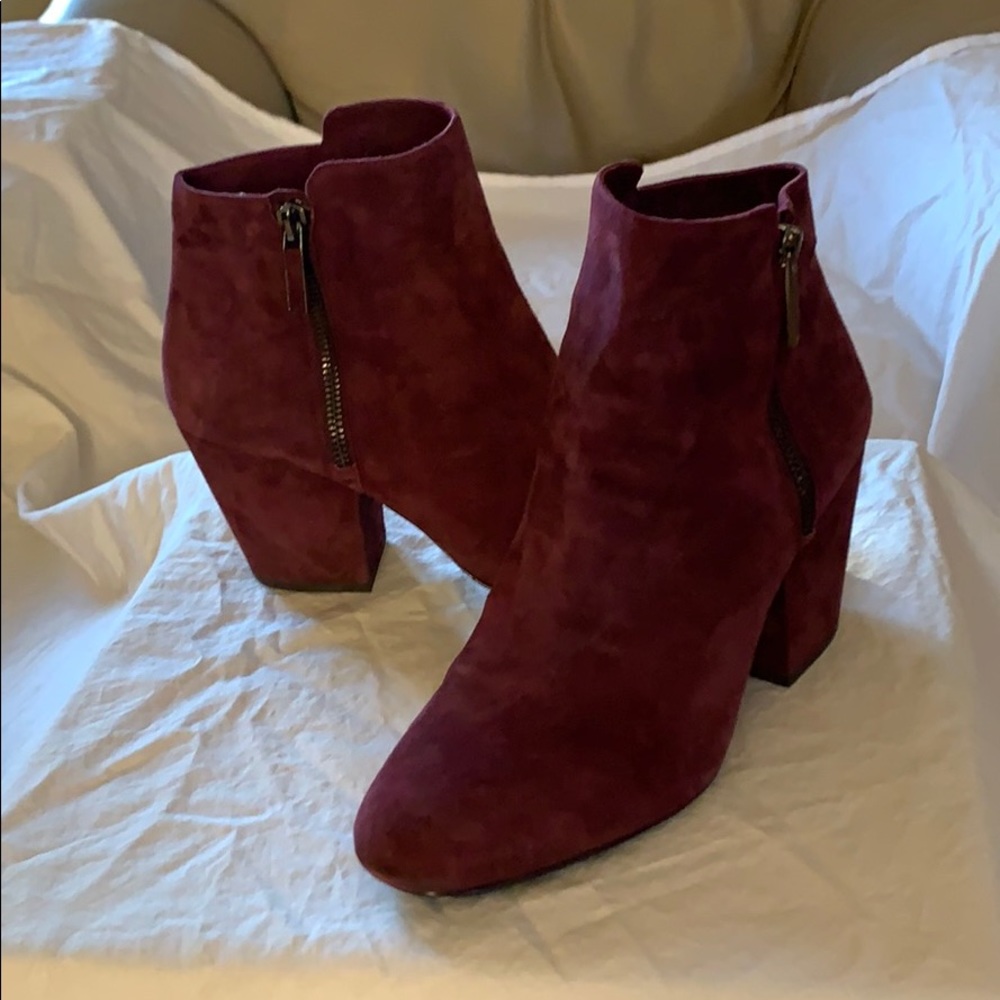 1.STATE “Jacend” Zip Bootie
